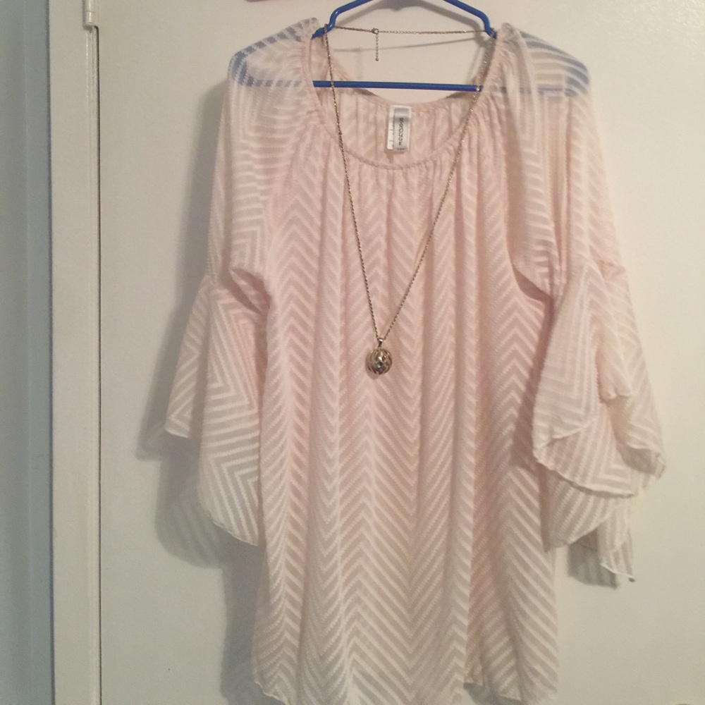 Beautiful Flowy plus top